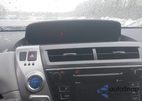 2017 Toyota Prius V Three z USA, uszkodzony, nr VIN JTDZN3EUXHJ064347